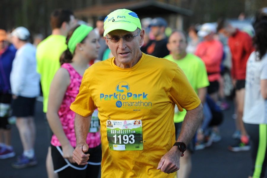 A Marathon finisher wears his Racetrackers 6500A Run-Dri hat.